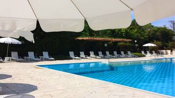 Piscina externa sazonal