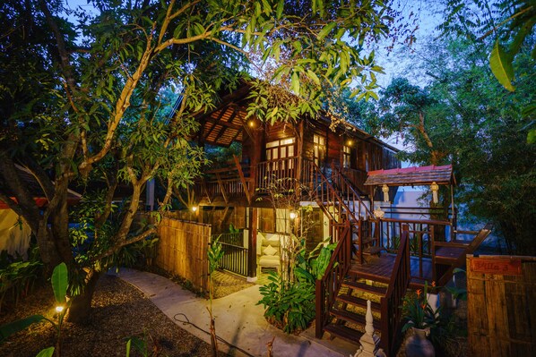 One Bedroom Villa | Minibar, in-room safe, individually furnished, blackout drapes