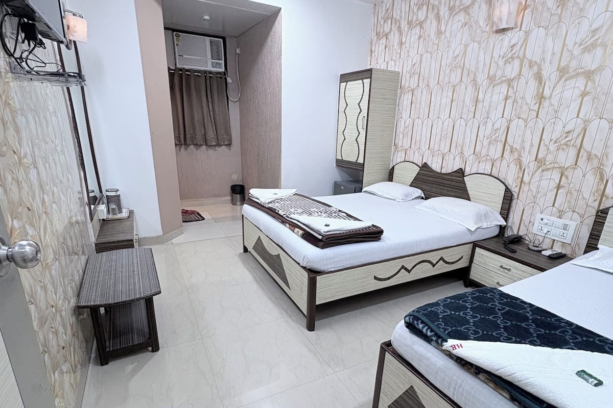 Triple Room | Iron/ironing board, free WiFi, bed sheets