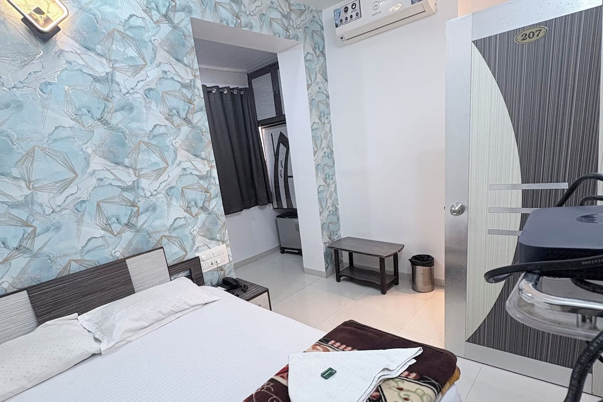 Double Room | Iron/ironing board, free WiFi, bed sheets