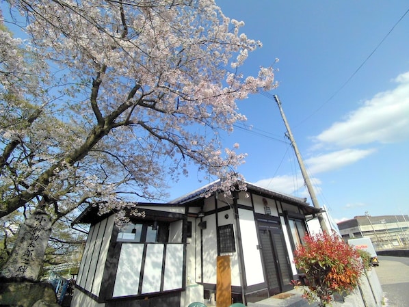 Front of property - Kusatu Heianji (Hiroshima)