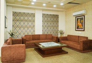 Coin salon dans le hall