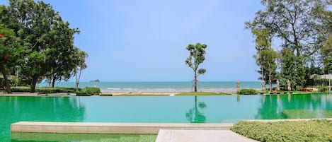 3 albercas al aire libre