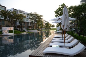 3 outdoor pools - Hua Hin Luxury Beachfront Condo By Mon (Hua Hin)