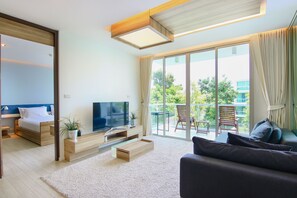 Luxury 2 Bedroom Apartment | Living area