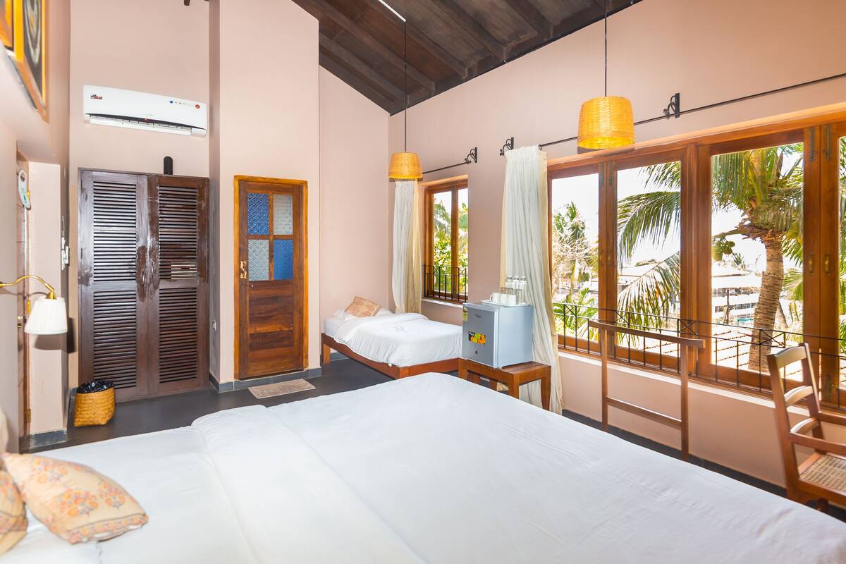 executive room, sea view | 1 bedroom, in-room safe, desk, blackout curtains