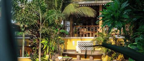 供应午餐和晚餐,国际美食