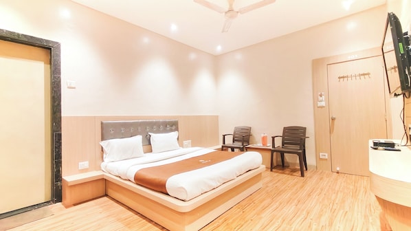 Select Comfort beds, desk, laptop workspace, free WiFi