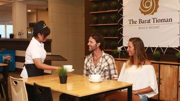 2 restaurants, breakfast, lunch served; local and international cuisine