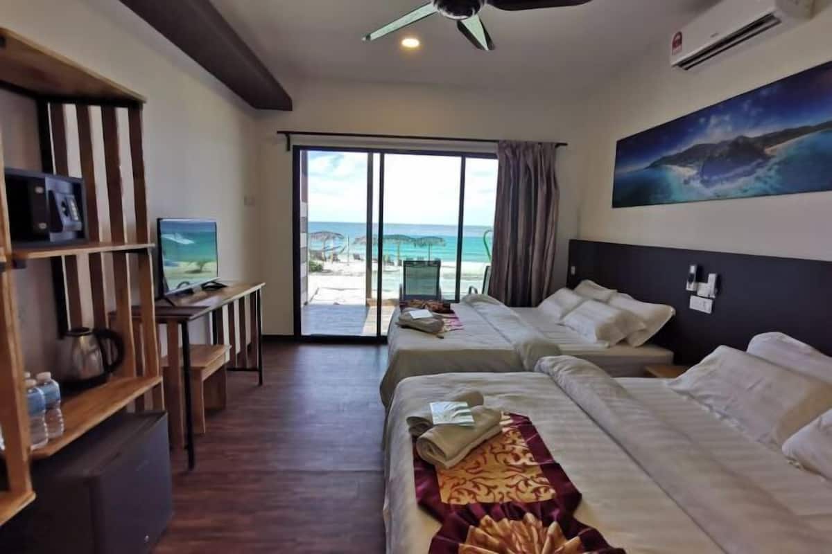 Minibar, in-room safe, desk, bed sheets