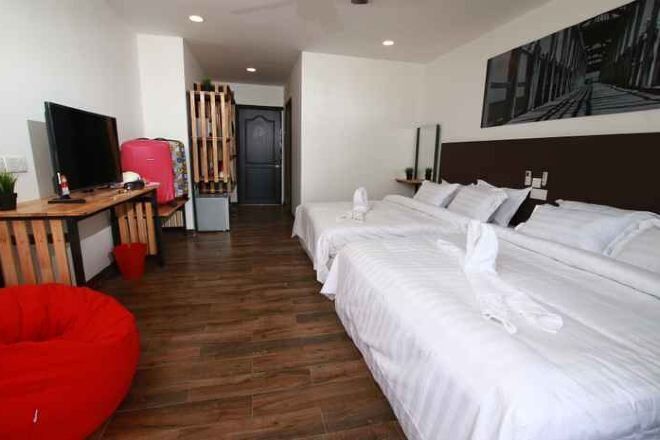 Minibar, in-room safe, bed sheets