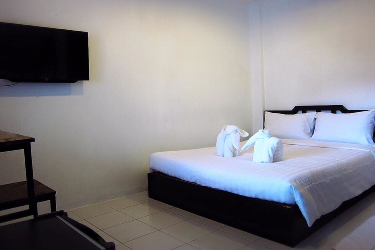 Habitación estándar doble, 1 cama doble | Ropa de cama de alta calidad y colchones con acolchado adicional