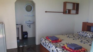 Caja de seguridad en la habitación, escritorio y wifi gratis