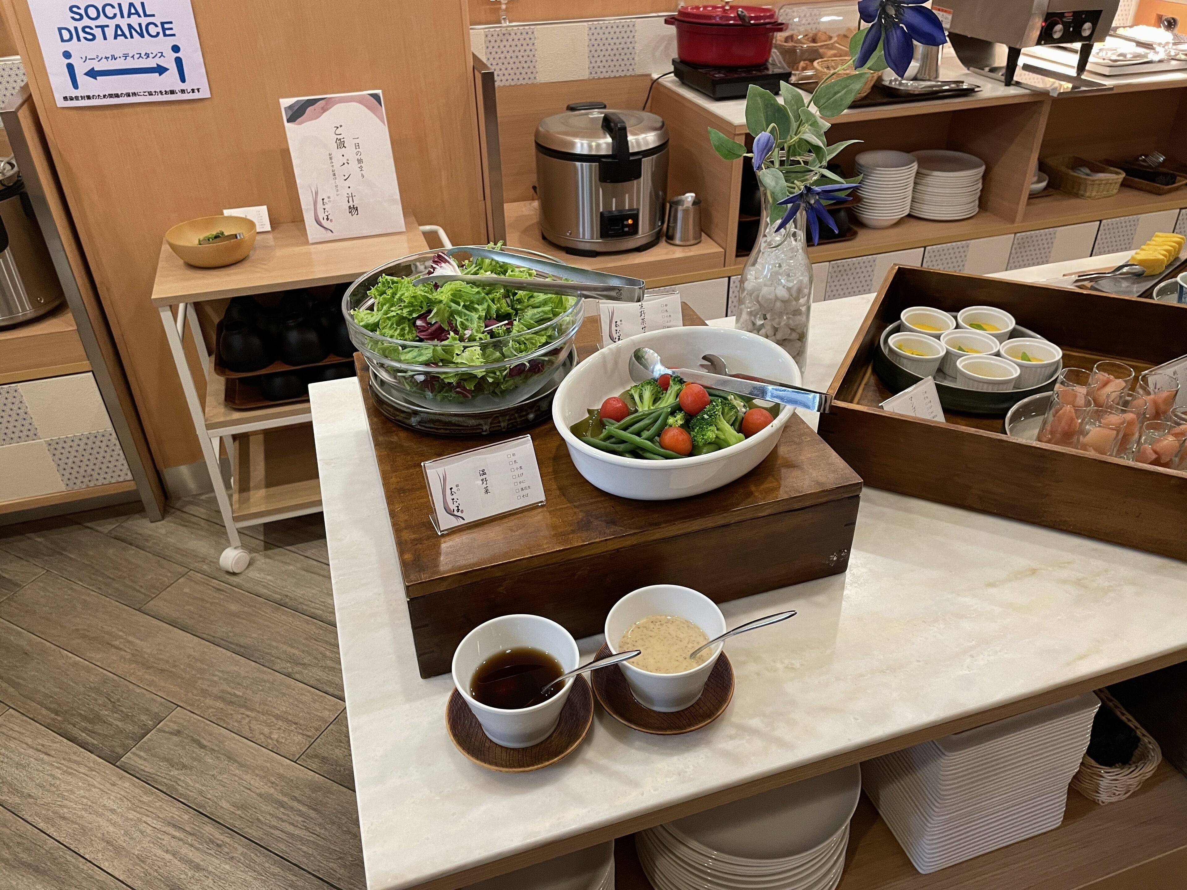 daily buffet breakfast (jpy 1500 per person)