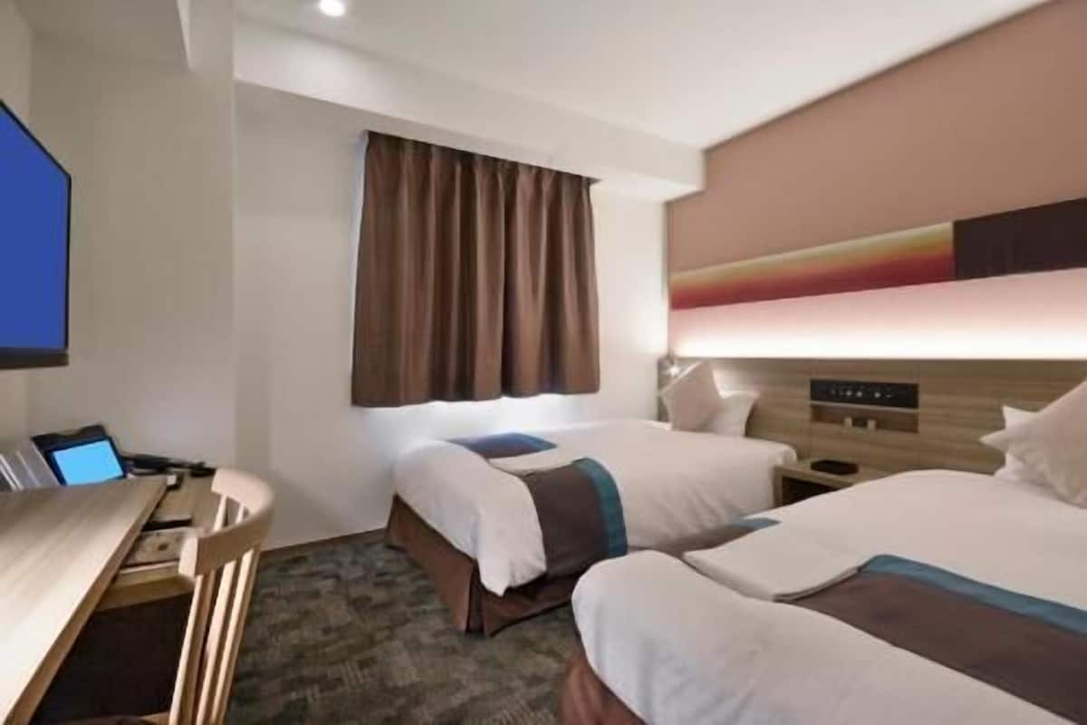 Desk, soundproofing, iron/ironing board, free WiFi