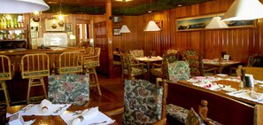 Breakfast, lunch and dinner served - Schweizer Hotel (Cebu City)