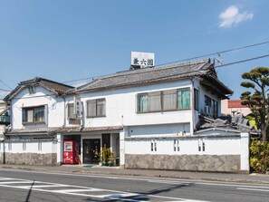 Exterior detail - Ryokan Kenrokuen (Nobeoka)