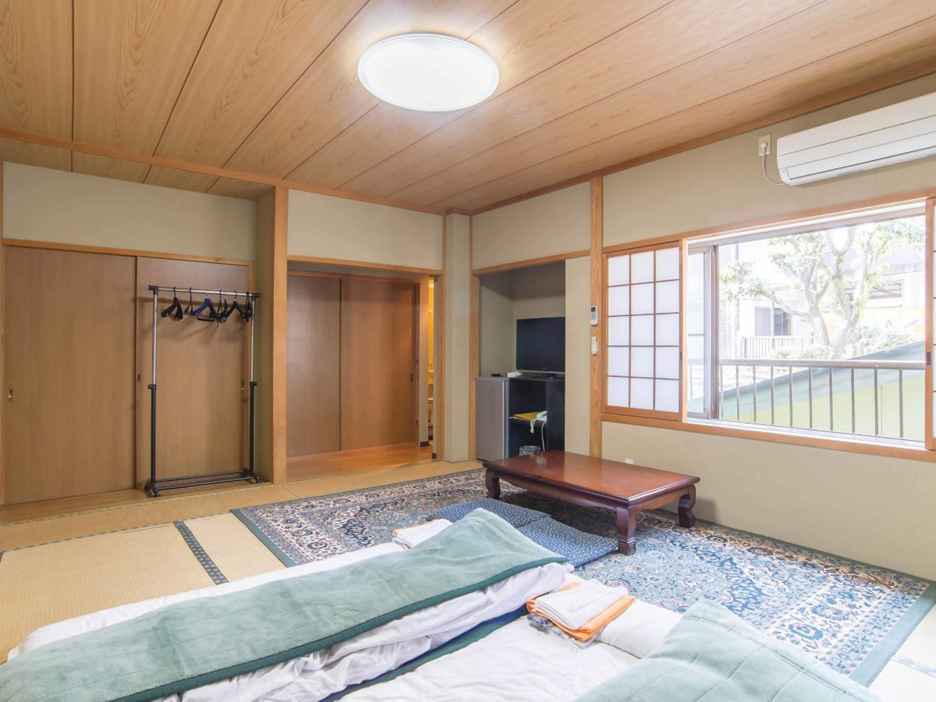 Japanese Style Room with private Bath/Toilet (10 tatami mats) | Free WiFi