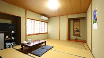 Japanese Style Room with private Bath/Toilet (10 tatami mats) | Free WiFi