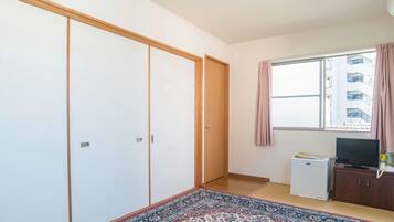Japanese Style Room with Shared Bath/Toilet (6 tatami mats) | Free WiFi