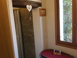 Basic Double Room | Free WiFi, bed sheets - Cannaregio Particular (Venice)