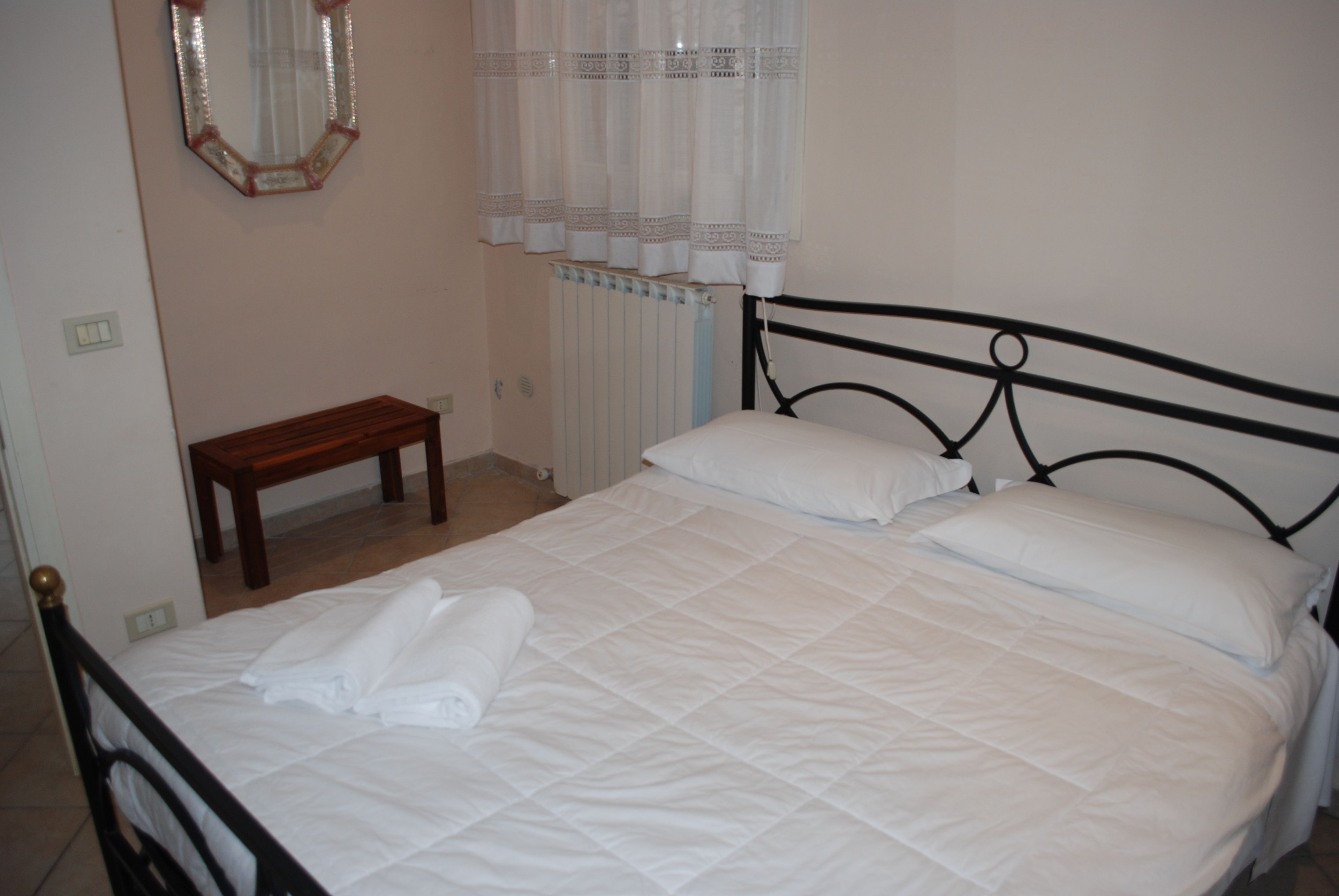 Apartment, 2 Schlafzimmer | 2 Schlafzimmer, laptopgeeigneter Arbeitsplatz, kostenloses WLAN