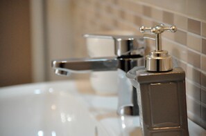 Suite (Galla Placidia) | Vask på badet