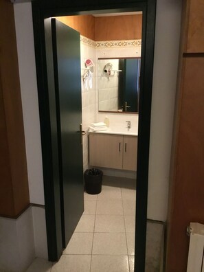 Shower, free toiletries, hair dryer, towels - Venice Friends (Venice)