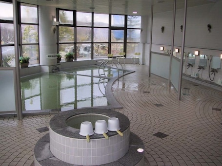 Indoor spa tub