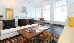 Premium appartement, 1 slaapkamer, keuken (Premium Apartment, 1 Bedroom, Kitchen) | Woonruimte | Smart-tv, boeken en filmpremières