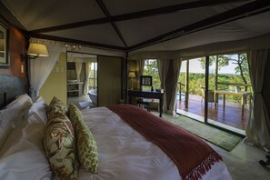 Kostenlose Minibar, Zimmersafe, Schreibtisch, Bettwäsche