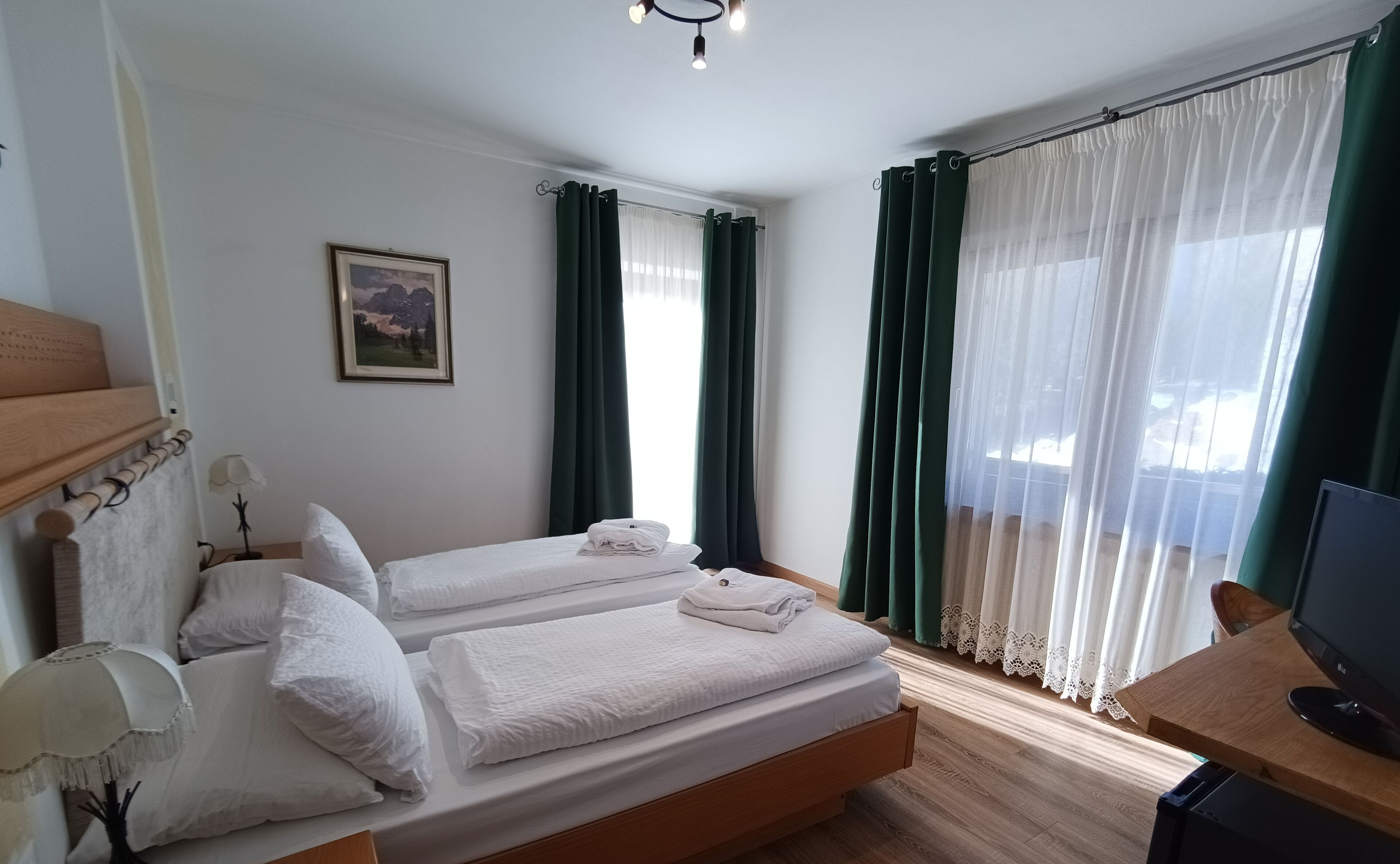 double room | premium bedding, minibar, in-room safe, desk