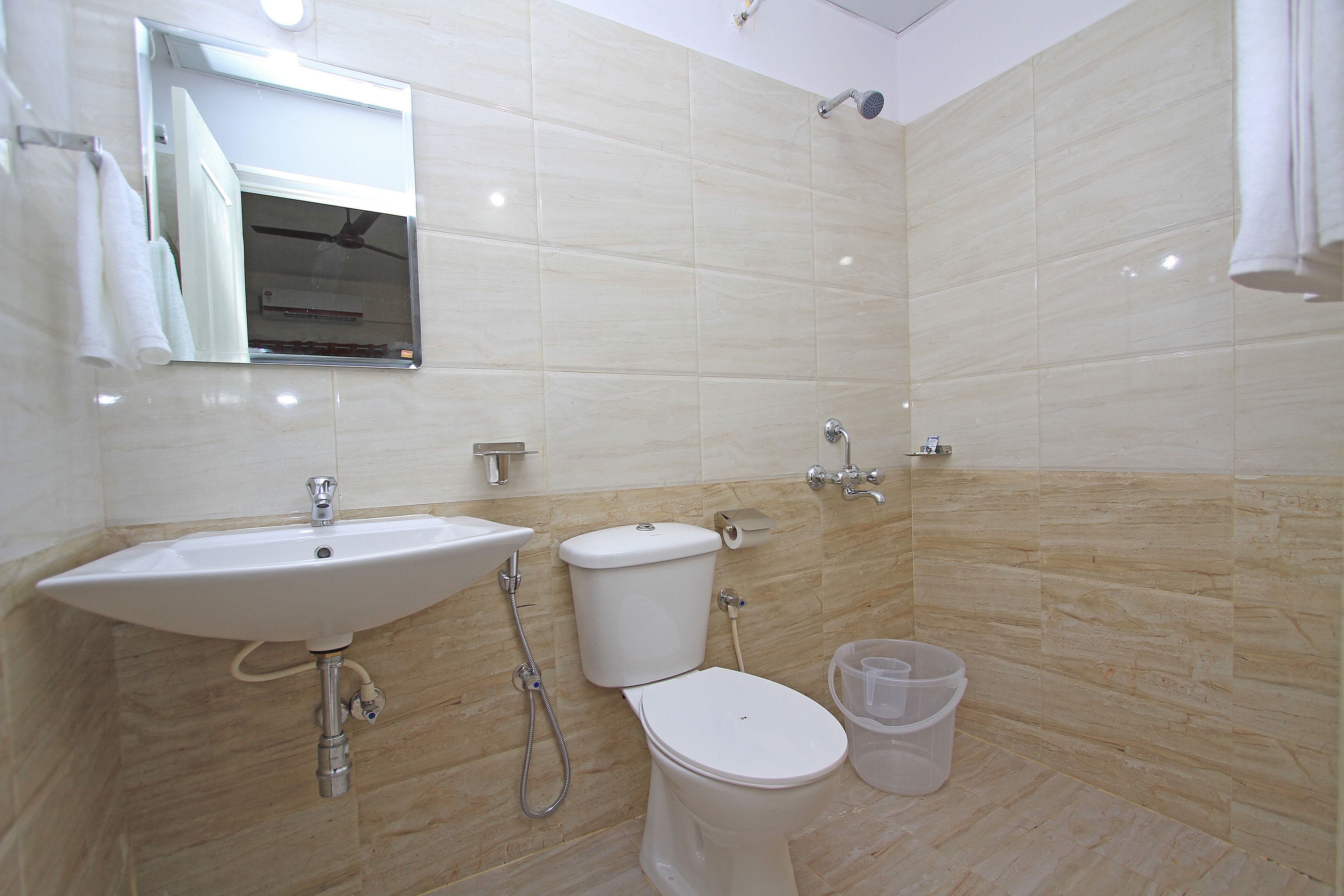 Family Suite, 2 Bedrooms, Accessible, Hill View | Bathroom