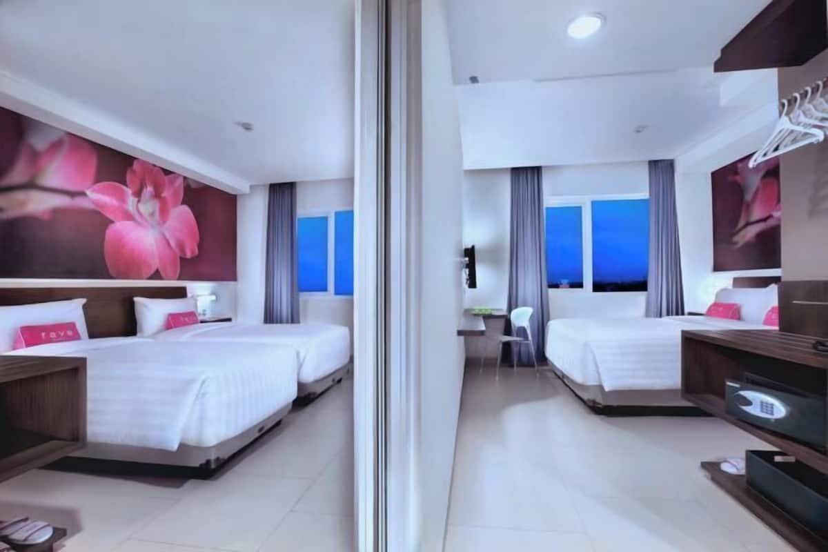 In-room safe, desk, soundproofing, rollaway beds (surcharge)