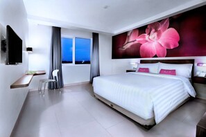 Superior Room | In-room safe, desk, soundproofing, rollaway beds - favehotel Margonda (Depok)