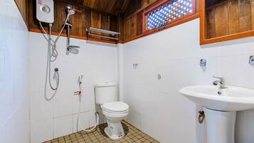 Wooden Cottage Double Pool View | Badezimmer