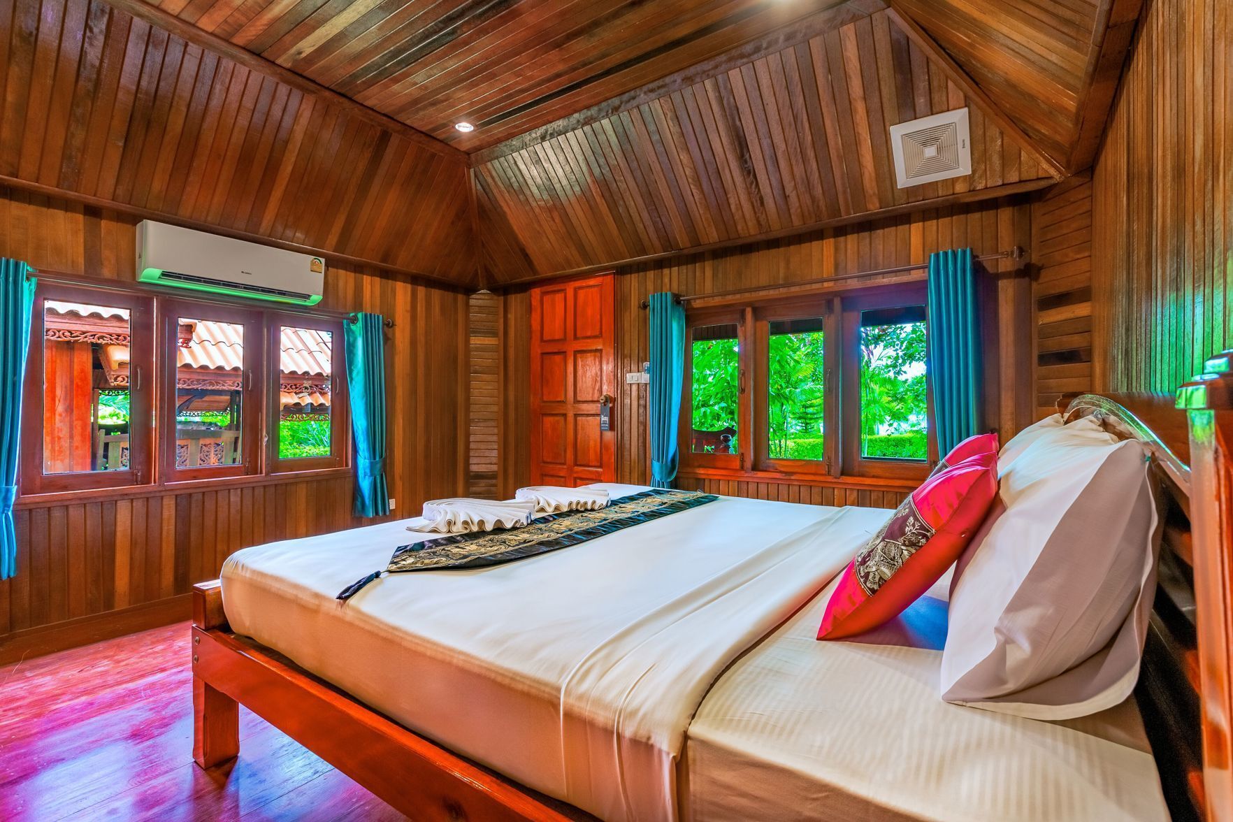 Blendingsgardiner, wi-fi (inkludert) og sengetøy