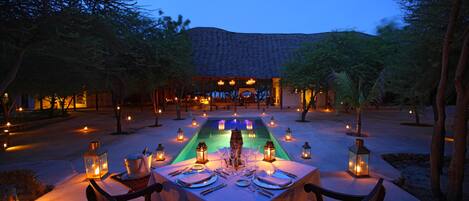 Breakfast, lunch, dinner served; local and international cuisine