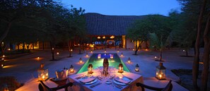 Café da manhã, almoço e jantar; local e internacional 