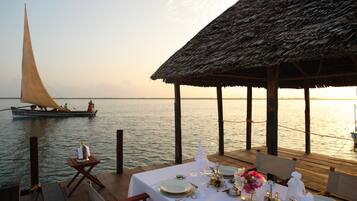 Breakfast, lunch, dinner served; local and international cuisine