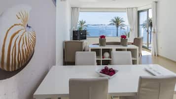 Loft, terrasse, vue mer (204) | Restauration dans la chambre
