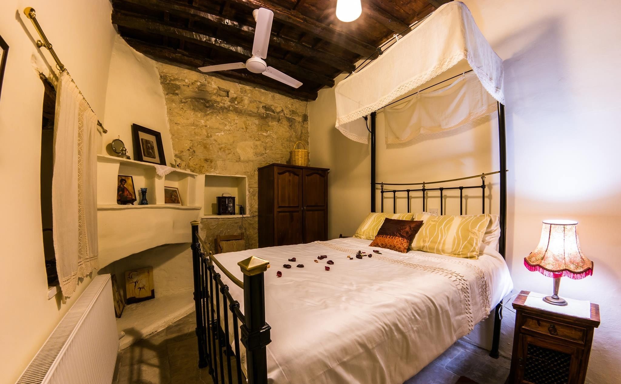 1 bedroom, desk, iron/ironing board, free cots/infant beds