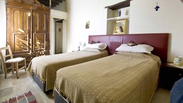 1 bedroom, desk, iron/ironing board, free cribs/infant beds