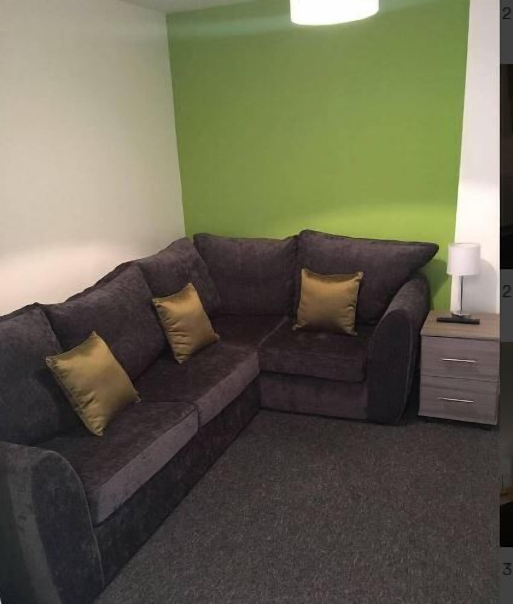 executive house, 4 bedrooms | living room | flat-screen tv