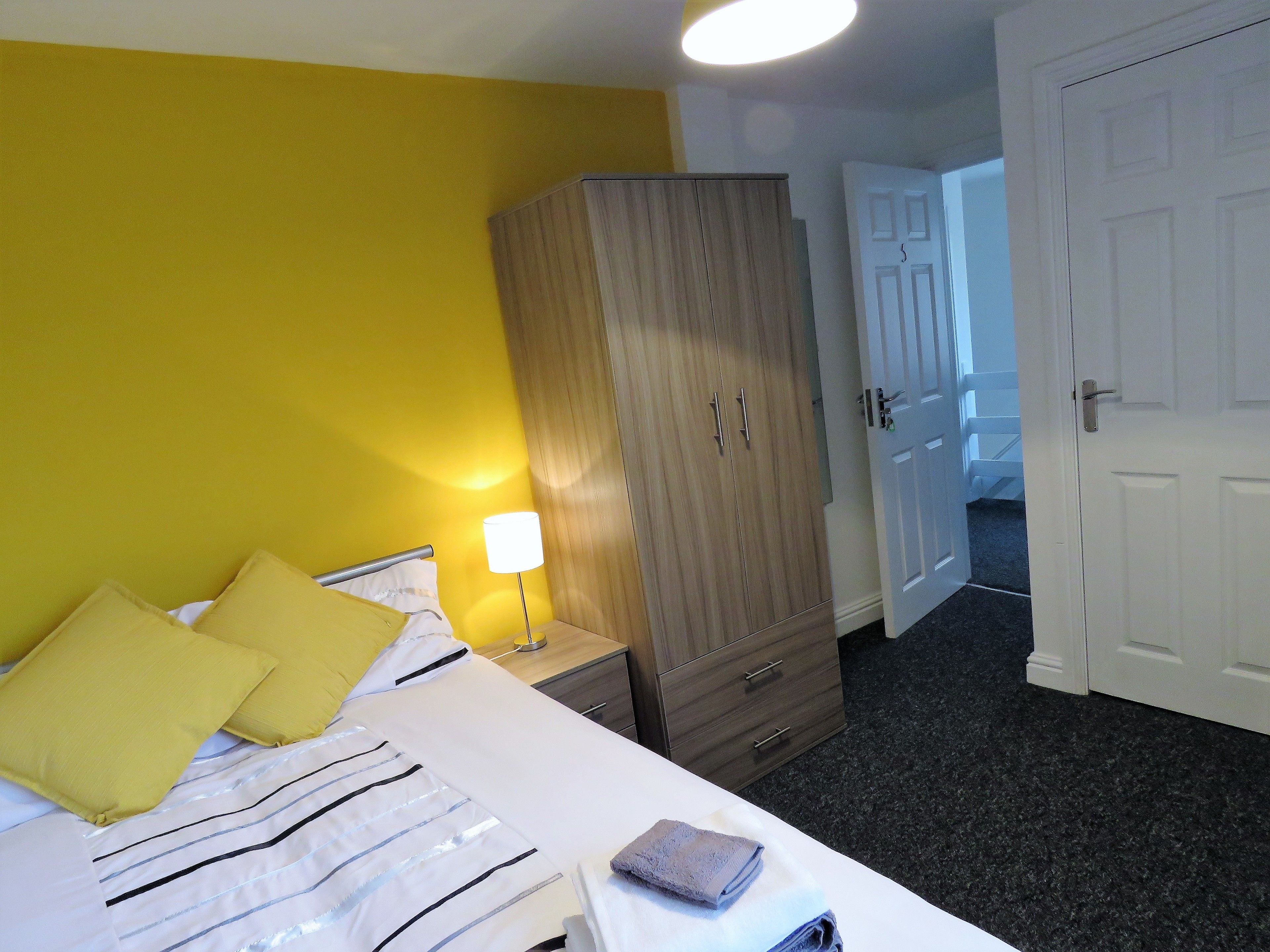 executive house, 4 bedrooms | private kitchenette | fridge, microwave, oven, stovetop