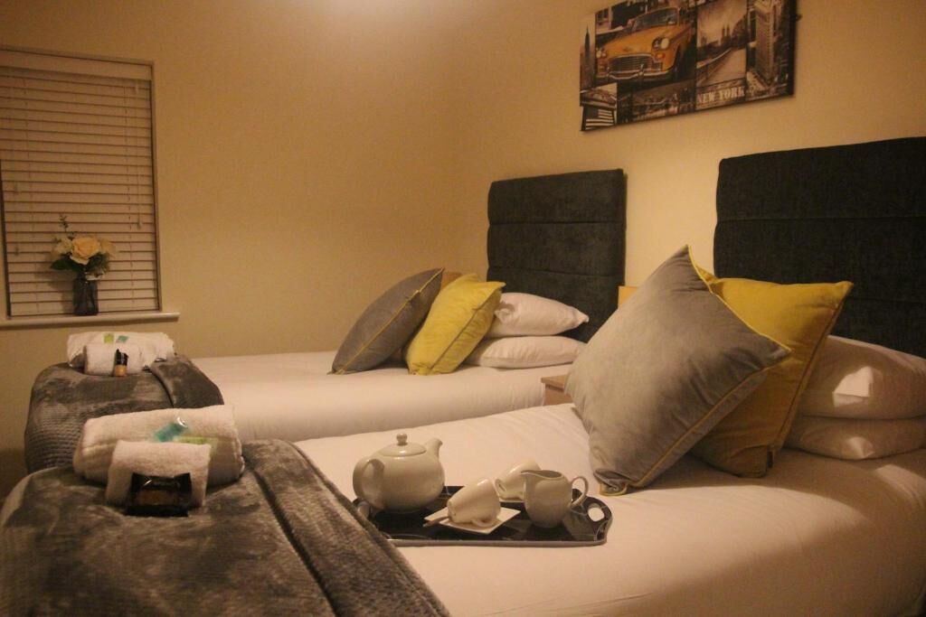 5 bedrooms, desk, iron/ironing board, free wifi