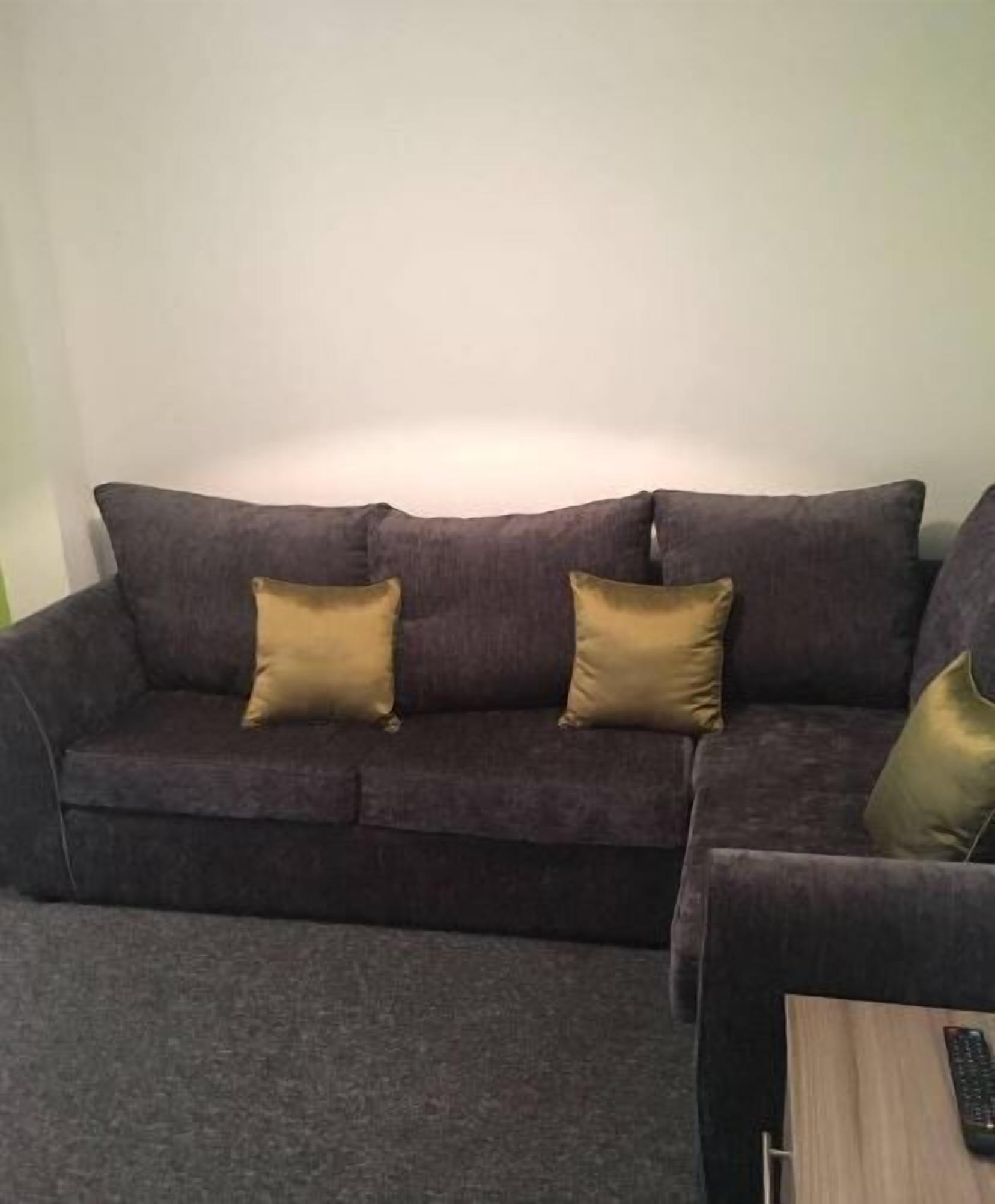 executive house, 4 bedrooms | living room | flat-screen tv