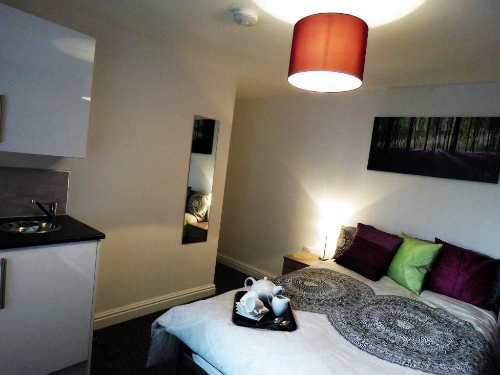 5 bedrooms, desk, iron/ironing board, free wifi