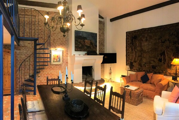 Flat-screen TV, fireplace, pay films