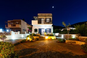 Front of property – evening/night - Okirroi Villas (Hersonissos)